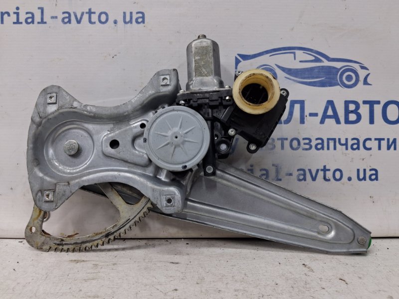 Стеклоподъемник задний правый Toyota Auris 2006-2012 E150 1.6 бензин 1ZRFAE 6983002390 Б/У