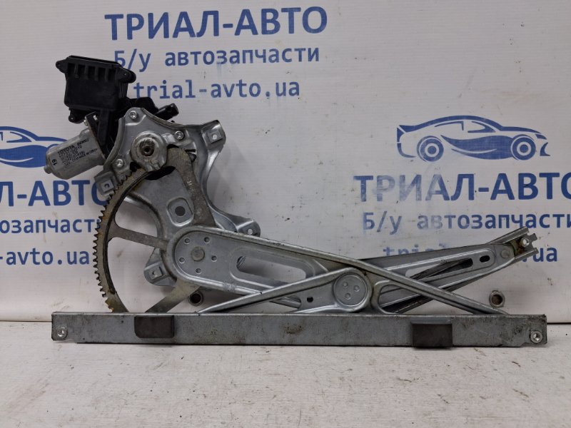 Стеклоподъемник передний правый Toyota Auris E150 1.6 бензин 1ZRFAE