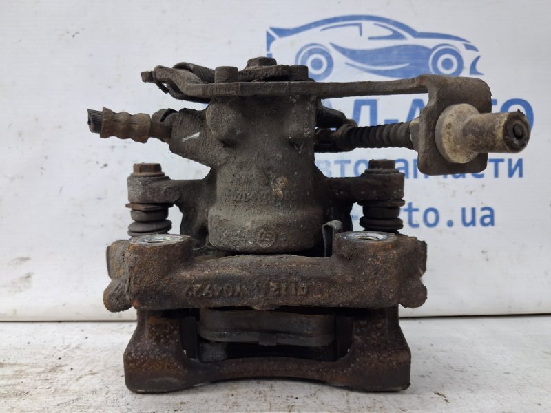 Суппорт задний правый Auris 2006-2012 E150 1.6 бензин 1ZRFAE