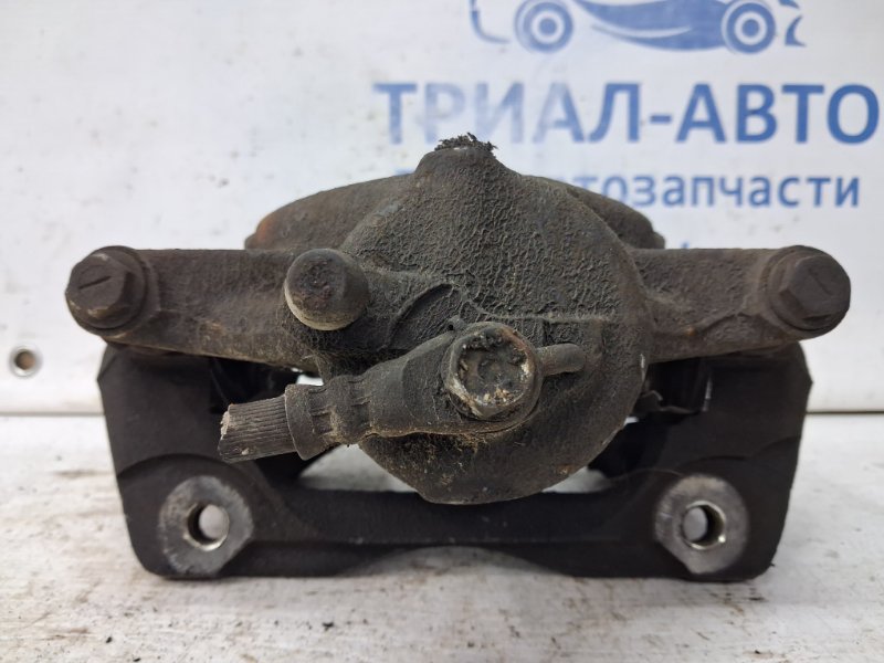 Суппорт передний левый Toyota Auris E150 1.6 бензин 1ZRFAE