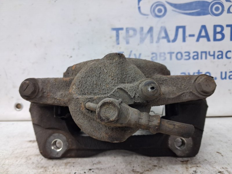 Суппорт передний правый Toyota Auris E150 1.6 бензин 1ZRFAE