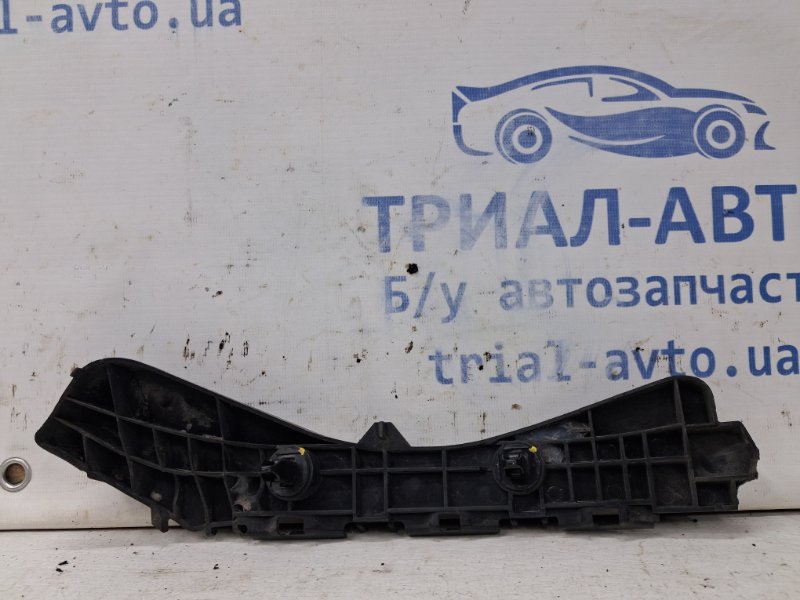Кронштейн бампера передний правый Auris 2006-2012 E150 1.6 бензин 1ZRFAE
