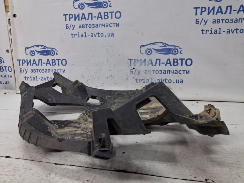 Кронштейн бампера передний правый Renault Megane 3 1.5 Diesel K9K