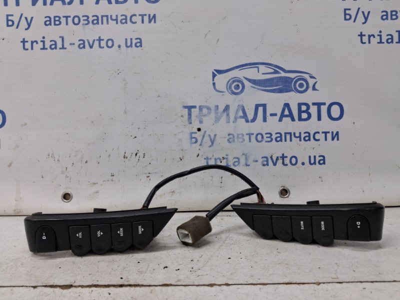 Кнопки руля SsangYong Rexton 2006-2012 Y250 2.7 D27DT 8915008C02HCH Б/У