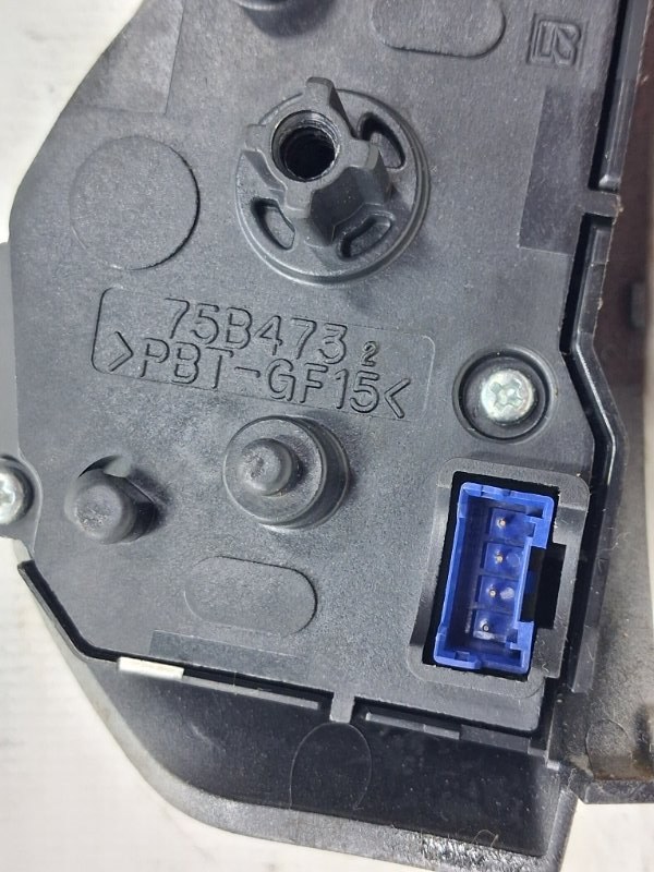 Кнопки руля Mitsubishi ASX GA 1.8 Diesel 4N13 Кнопки руля Mitsubishi ASX GA 1.8 Diesel 4N13