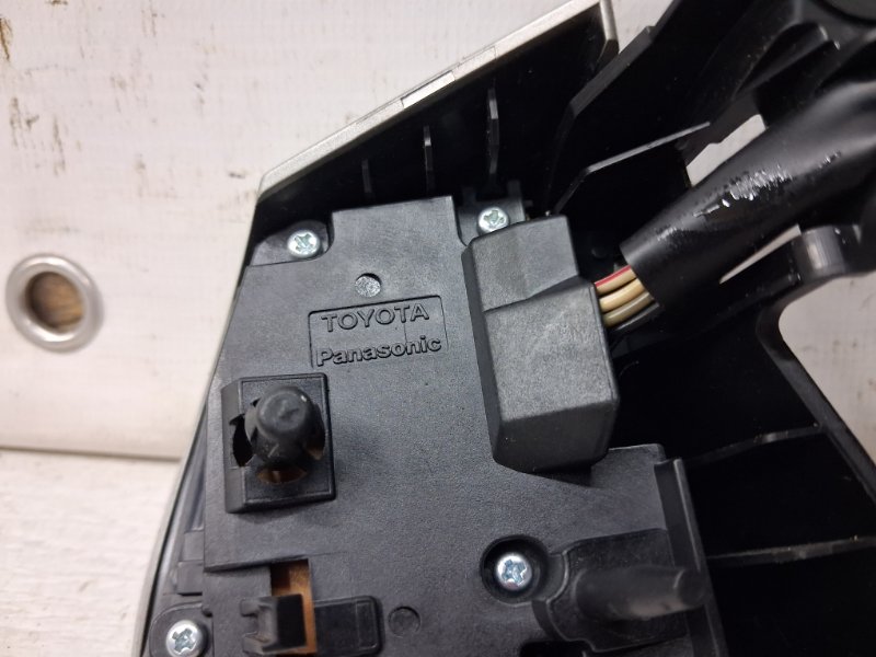 Кнопки руля Auris 2006-2012 E150 1.6 бензин 1ZRFAE