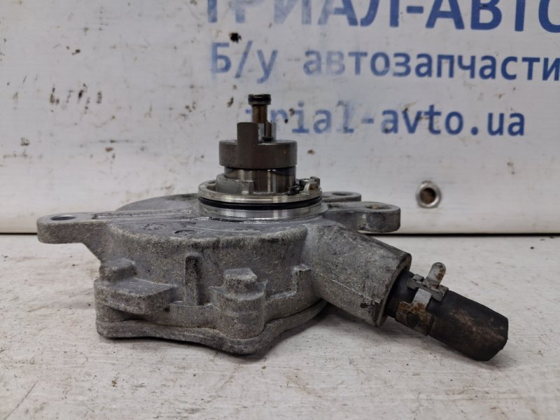 Насос вакуумный Toyota Auris E150 1.6 бензин 1ZRFAE