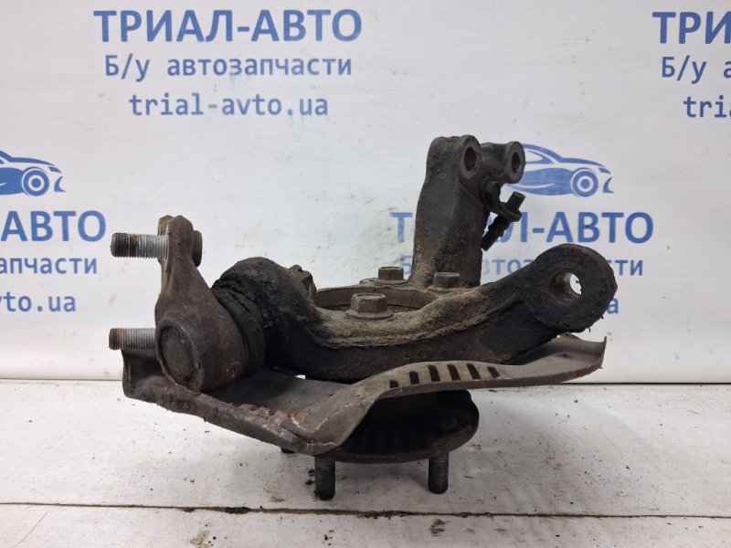 Кулак поворотный правый со ступицей Toyota Auris E150 1.6 бензин 1ZRFAE