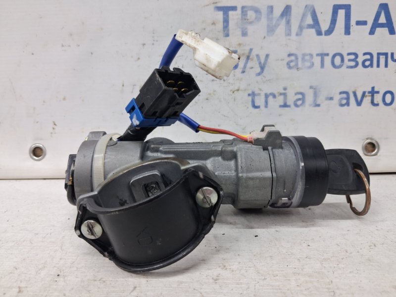 Запчасть замок зажигания SsangYong Korando 2010-2019 C200 2.0 diesel D20Dt 7102034001 Б/У Замок зажигания SsangYong Korando 2010-2019 C200 2.0 diesel D20Dt 7102034001 Б/У