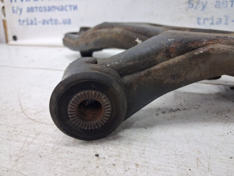 Рычаг правый Toyota Auris E150 1.6 бензин 1ZRFAE