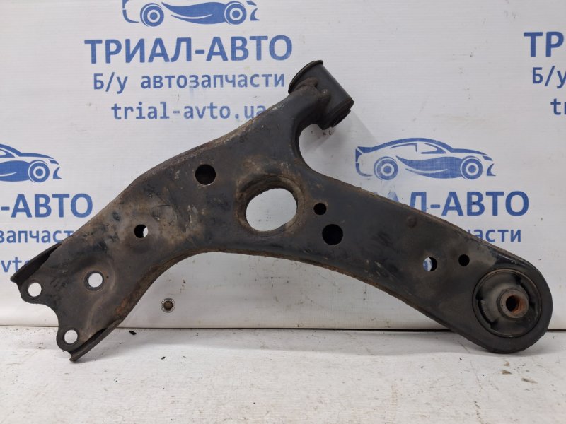 Рычаг правый Auris 2006-2012 E150 1.6 бензин 1ZRFAE