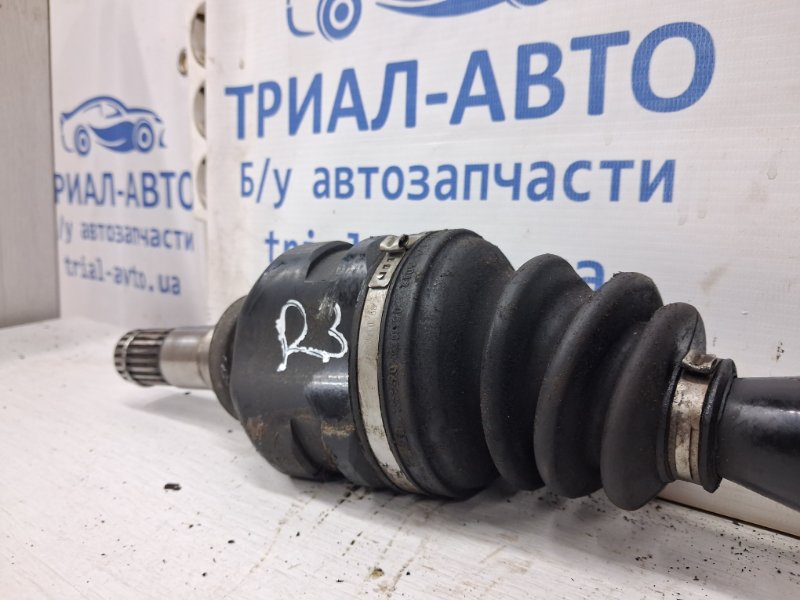 Привод передний правый МКПП Toyota Auris E150 1.6 бензин 1ZRFAE