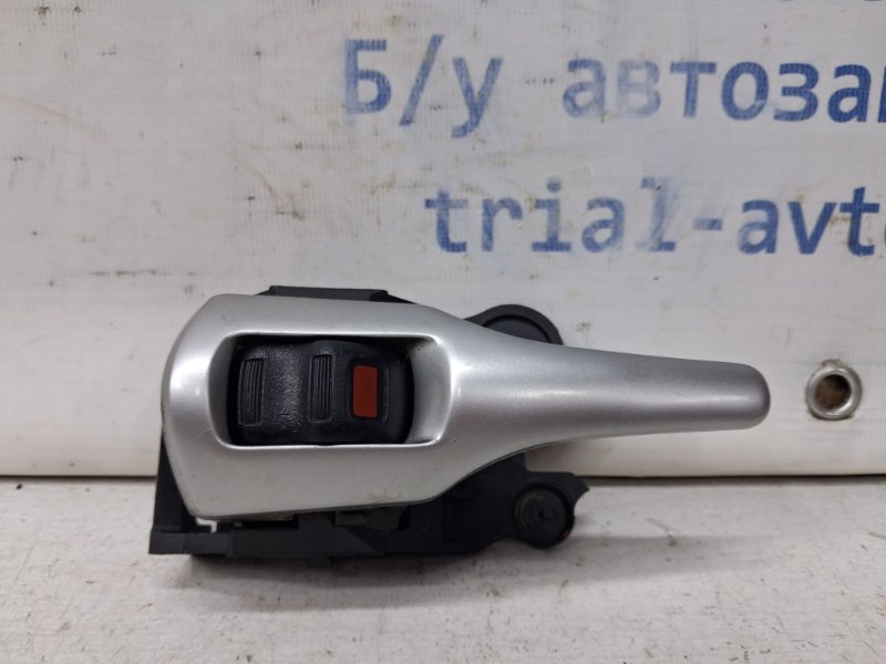 Ручка двери внутренняя правая Toyota Auris 2006-2012 E150 1.6 бензин 1ZRFAE 6920502120B3 Б/У