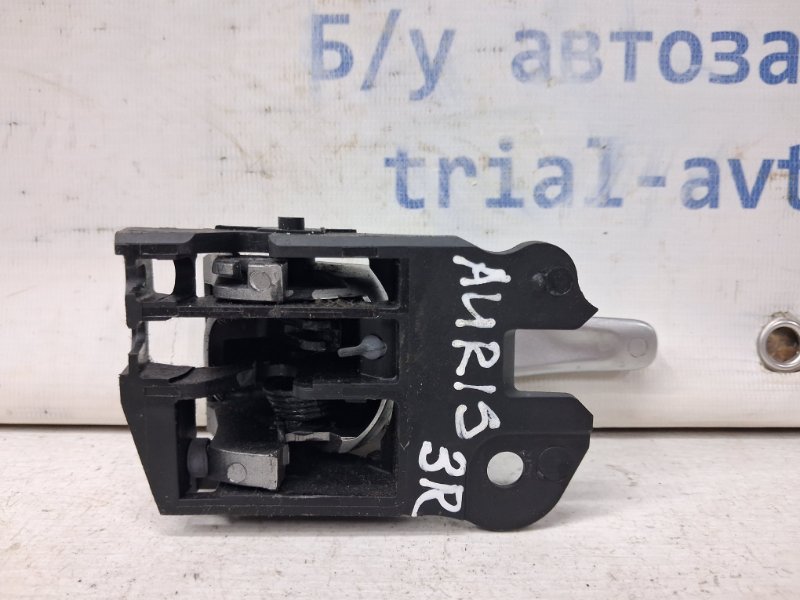 Ручка двери внутренняя правая Toyota Auris E150 1.6 бензин 1ZRFAE