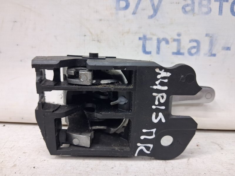 Ручка двери внутренняя правая Toyota Auris E150 1.6 бензин 1ZRFAE