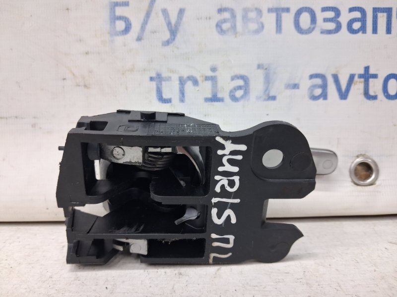 Ручка двери внутренняя левая Toyota Auris E150 1.6 бензин 1ZRFAE