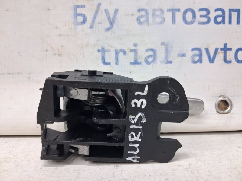 Ручка двери внутренняя левая Toyota Auris E150 1.6 бензин 1ZRFAE