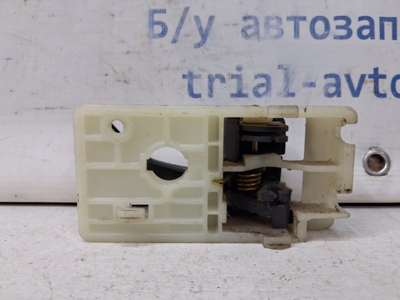 Ручка двери внутренняя левая Hyundai Tucson JM 2.0 diesel D4EA Ручка двери внутренняя левая Hyundai Tucson JM 2.0 diesel D4EA