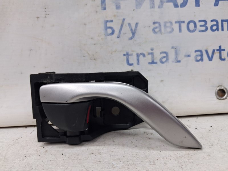 Ручка двери внутренняя правая Mazda 3 2013-2019 BM 2.2 diesel BHP258330A Б/У