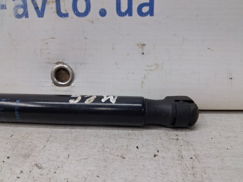 Амортизатор крышки багажника Renault Megane 3 1.5 Diesel K9K Амортизатор крышки багажника Renault Megane 3 1.5 Diesel K9K