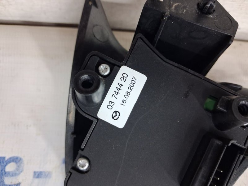 Кнопки руля 3 2003-2009 BK 1.6 бензин Z6 Кнопки руля 3 2003-2009 BK 1.6 бензин Z6