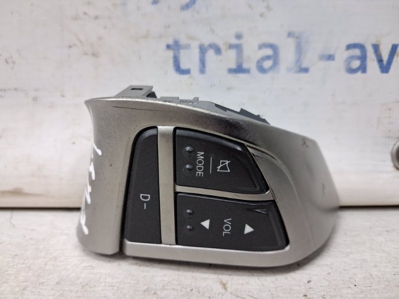 Кнопки руля SsangYong Korando 2010-2019 C200 2.0 diesel D20Dt 200008346 Б/У