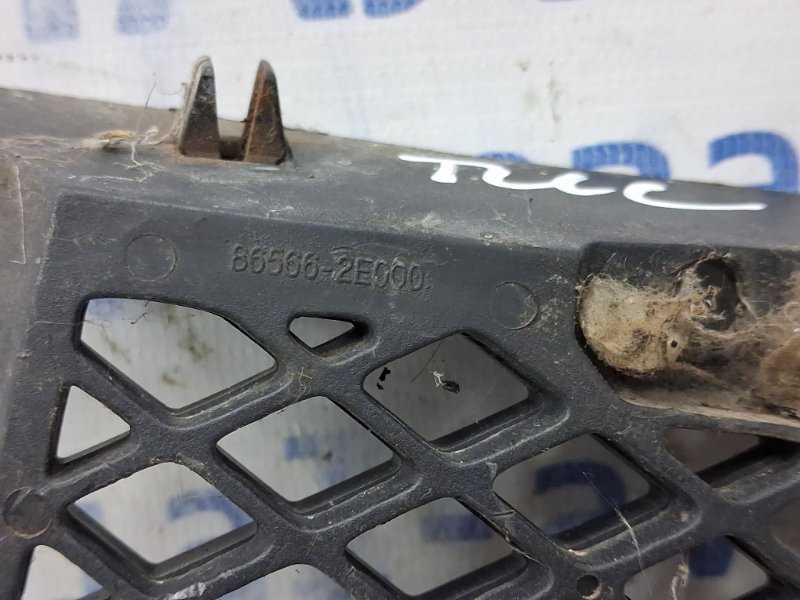 Решетка переднего бампера правая Hyundai Tucson JM 2.0 diesel D4EA Решетка переднего бампера правая Hyundai Tucson JM 2.0 diesel D4EA