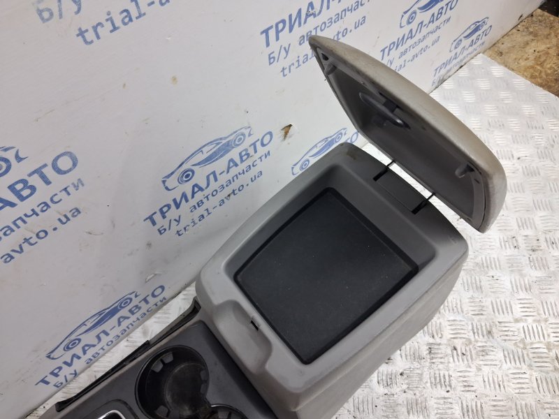 Подлокотник Kia Sorento BL 2.5 diesel D4CB