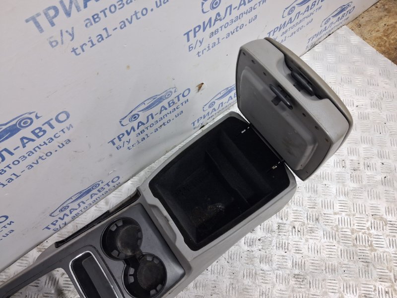 Подлокотник Sorento 2002-2011 BL 2.5 diesel D4CB