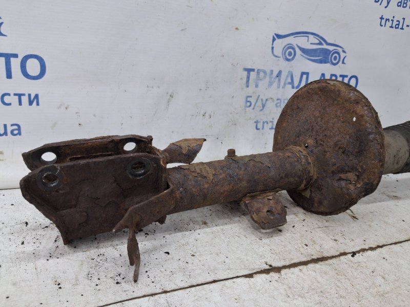 Амортизатор передний правый Dacia Duster HS 1.5 Diesel K9K Амортизатор передний правый Dacia Duster HS 1.5 Diesel K9K