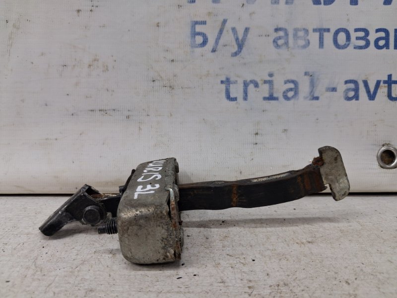 Ограничитель двери задний левый Toyota Auris 2006-2012 E150 1.6 бензин 1ZRFAE 6863002121 Б/У