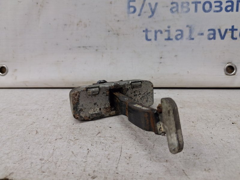 Ограничитель двери задний левый Toyota Auris E150 1.6 бензин 1ZRFAE