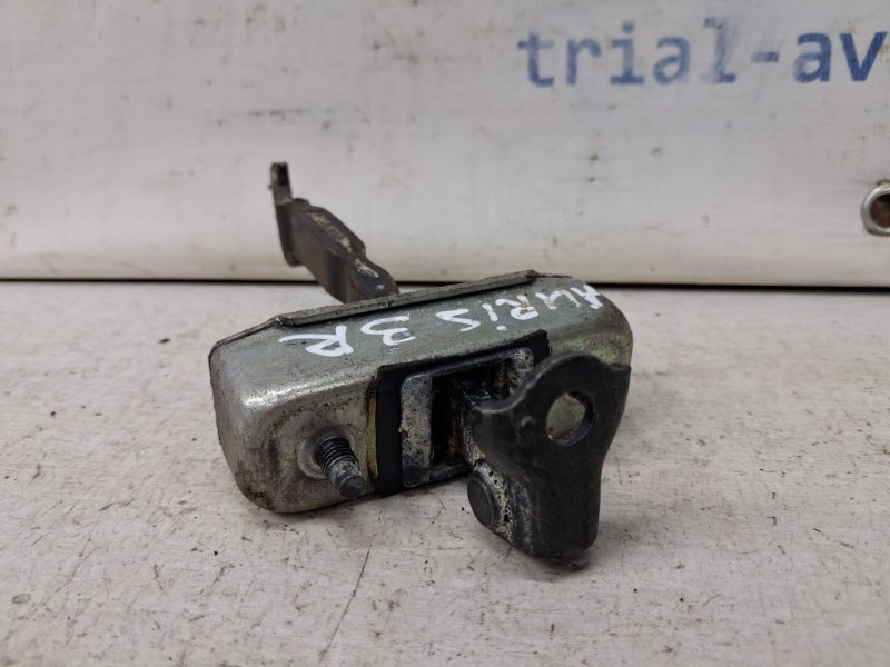 Ограничитель двери задний правый Auris 2006-2012 E150 1.6 бензин 1ZRFAE