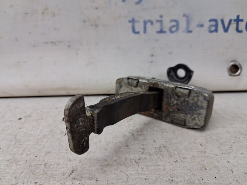 Ограничитель двери задний правый Toyota Auris E150 1.6 бензин 1ZRFAE