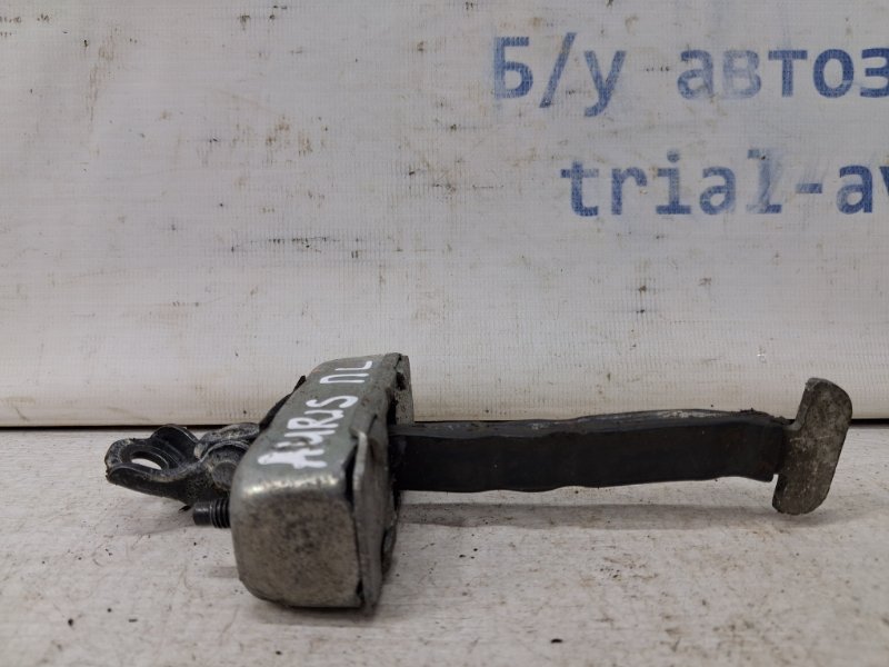 Ограничитель двери передний левый Toyota Auris 2006-2012 E150 1.6 бензин 1ZRFAE 6861002121 Б/У