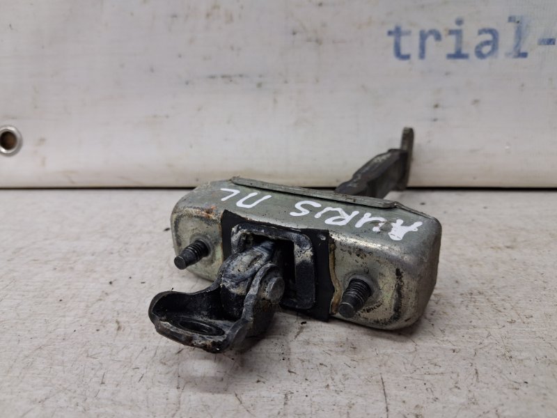 Ограничитель двери передний левый Auris 2006-2012 E150 1.6 бензин 1ZRFAE