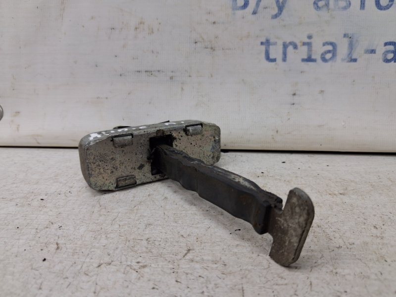 Ограничитель двери передний левый Toyota Auris E150 1.6 бензин 1ZRFAE