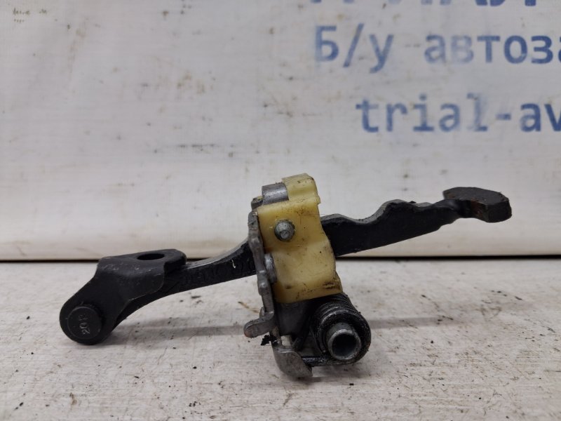 Ограничитель двери передний правый Renault Megane 2008-2016 3 1.5 Diesel K9K 804303543R Б/У