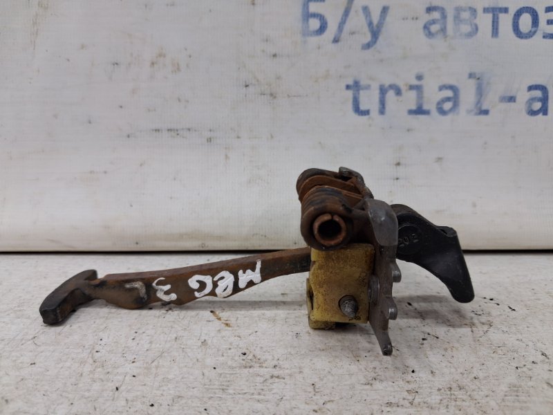 Запчасть ограничитель двери задний левый Renault Megane 2008-2016 3 1.5 Diesel K9K 824306303R Б/У Ограничитель двери задний левый Renault Megane 2008-2016 3 1.5 Diesel K9K 824306303R Б/У