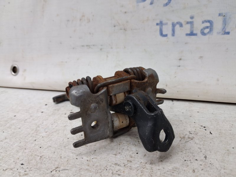 Ограничитель двери задний левый Megane 2008-2016 3 1.5 Diesel K9K Ограничитель двери задний левый Megane 2008-2016 3 1.5 Diesel K9K