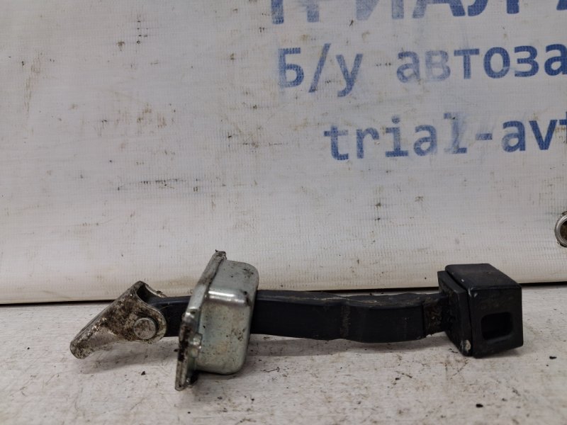 Ограничитель двери передний правый Mitsubishi ASX 2010- GA 1.8 Diesel 4N13 5702A079 Б/У