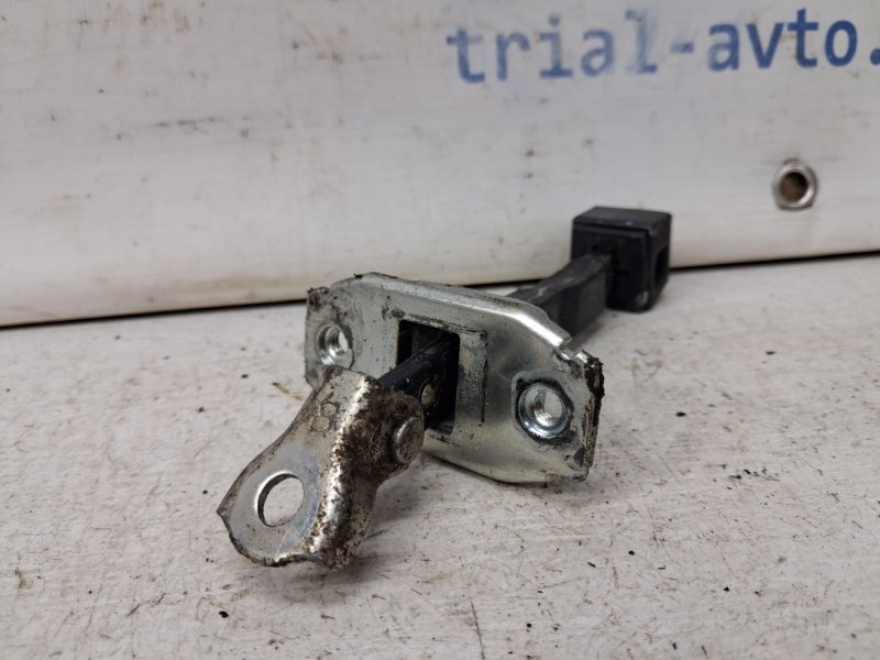 Ограничитель двери передний правый ASX 2010- GA 1.8 Diesel 4N13