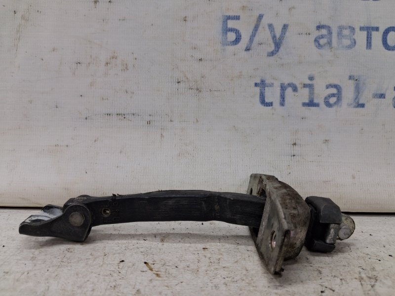 Ограничитель двери передний правый Toyota Camry 2006-2011 XV40 2.4 Бензин 2AZFE 6861033070 Б/У