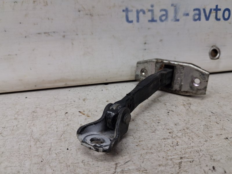 Ограничитель двери передний правый Toyota Camry XV40 2.4 Бензин 2AZFE