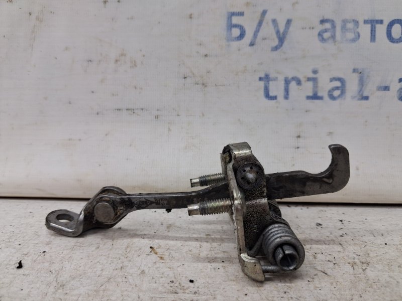 Запчасть ограничитель двери задний левый Dacia Duster 2010-2017 HS 1.5 Diesel K9K 804305879R Б/У Ограничитель двери задний левый Dacia Duster 2010-2017 HS 1.5 Diesel K9K 804305879R Б/У