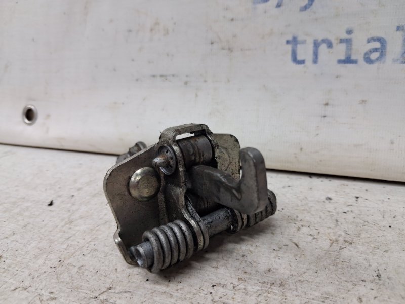 Ограничитель двери задний левый Duster 2010-2017 HS 1.5 Diesel K9K Ограничитель двери задний левый Duster 2010-2017 HS 1.5 Diesel K9K