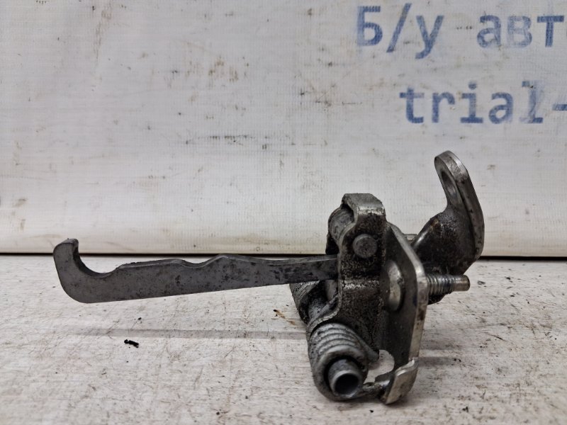 Ограничитель двери задний правый Dacia Duster 2010-2017 HS 1.5 Diesel K9K 804305879R Б/У