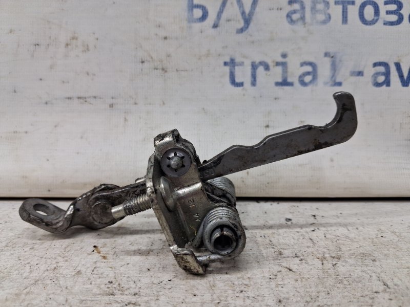 Запчасть ограничитель двери передний правый Dacia Duster 2010-2017 HS 1.5 Diesel K9K 804305879R Б/У Ограничитель двери передний правый Dacia Duster 2010-2017 HS 1.5 Diesel K9K 804305879R Б/У