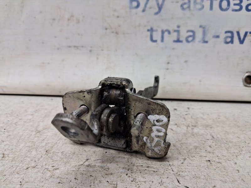 Ограничитель двери передний правый Duster 2010-2017 HS 1.5 Diesel K9K Ограничитель двери передний правый Duster 2010-2017 HS 1.5 Diesel K9K