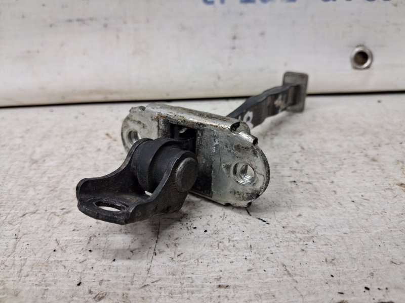 Ограничитель двери задний левый Qashqai 2006-2013 J10 2.0 Бензин MR20DE Ограничитель двери задний левый Qashqai 2006-2013 J10 2.0 Бензин MR20DE